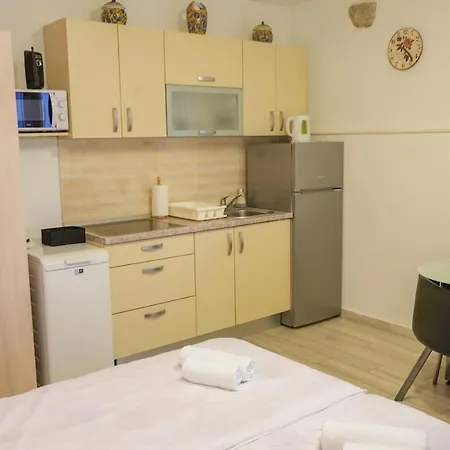 Bliss With Free Parking Apartment Split