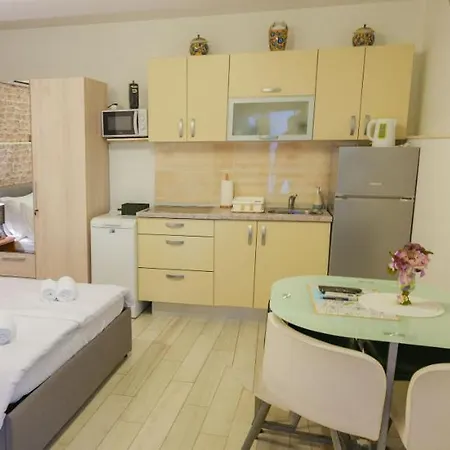 Apartment Bliss With Free Parking
