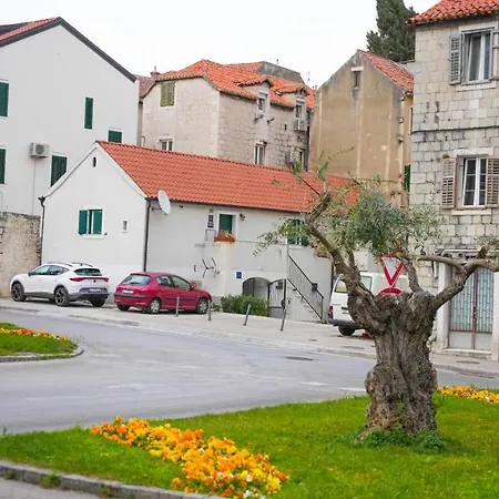 Bliss With Free Parking Apartment *