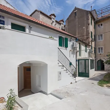 Bliss With Free Parking Apartment *
