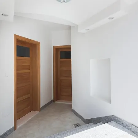 Apartment Bliss With Free Parking Split